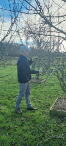 FRPAG Stuart Rowland pruning community orchard 2022